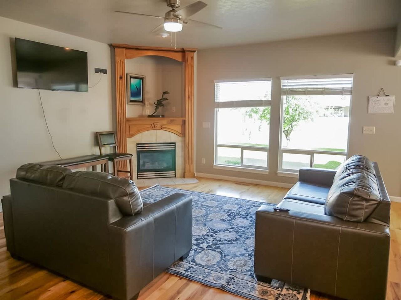 151 W Cub St #1460942P - Photo 3 of 50