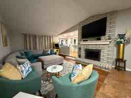 featured image of 1709 S Perry Ct