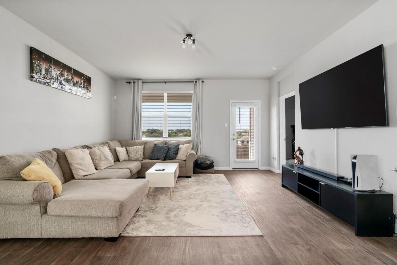 212 Apache Plum Dr - Photo 4 of 21