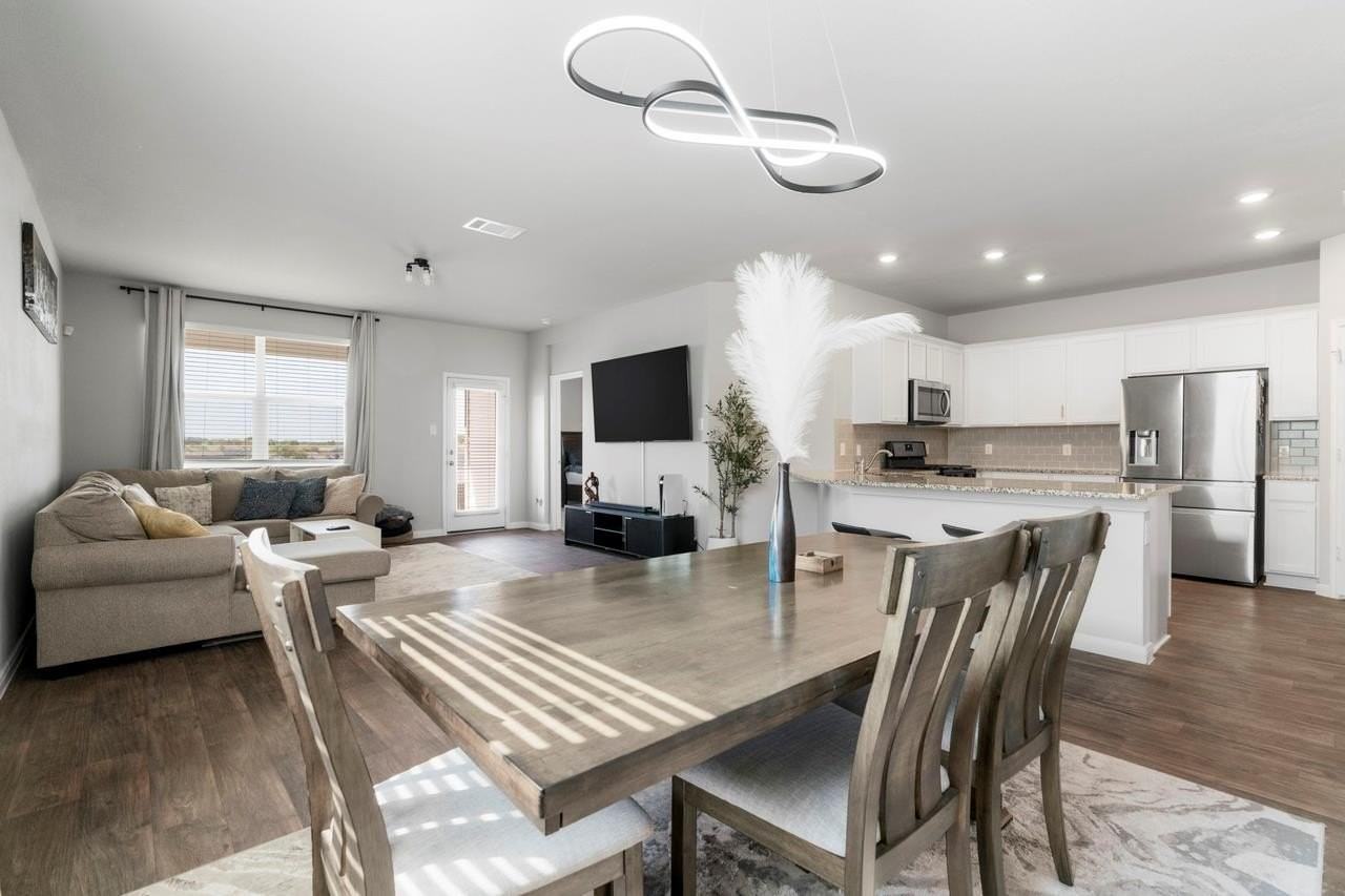 212 Apache Plum Dr - Photo 5 of 21