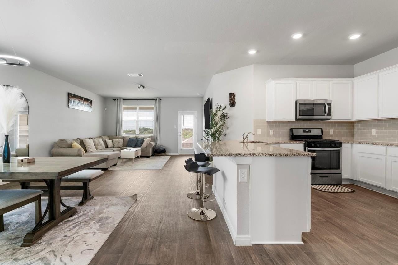 212 Apache Plum Dr - Photo 6 of 21