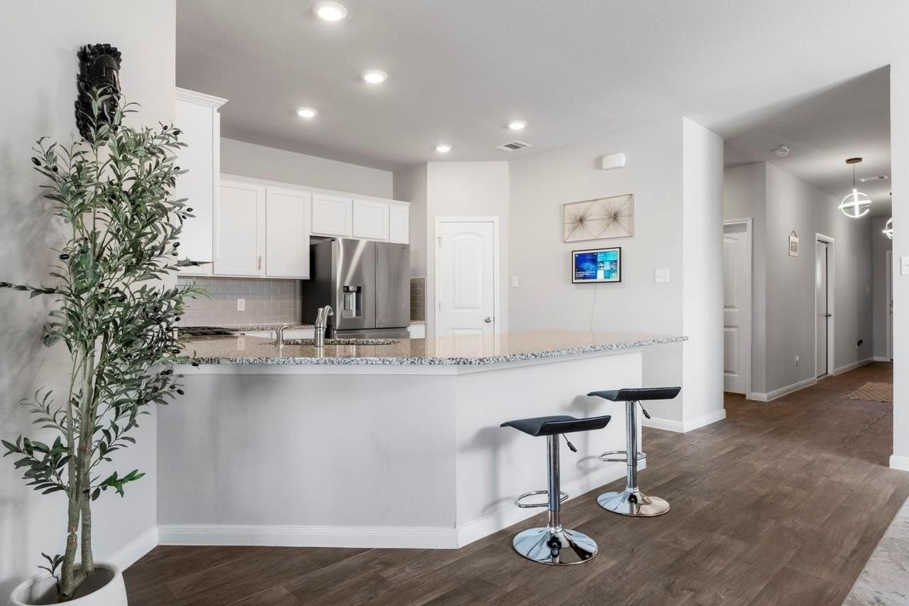 212 Apache Plum Dr - Photo 7 of 21