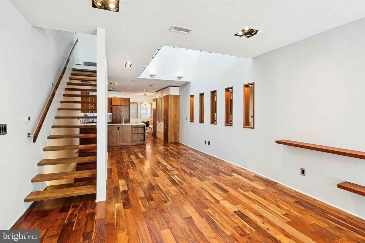 2249 Fitzwater St - Photo 4 of 35