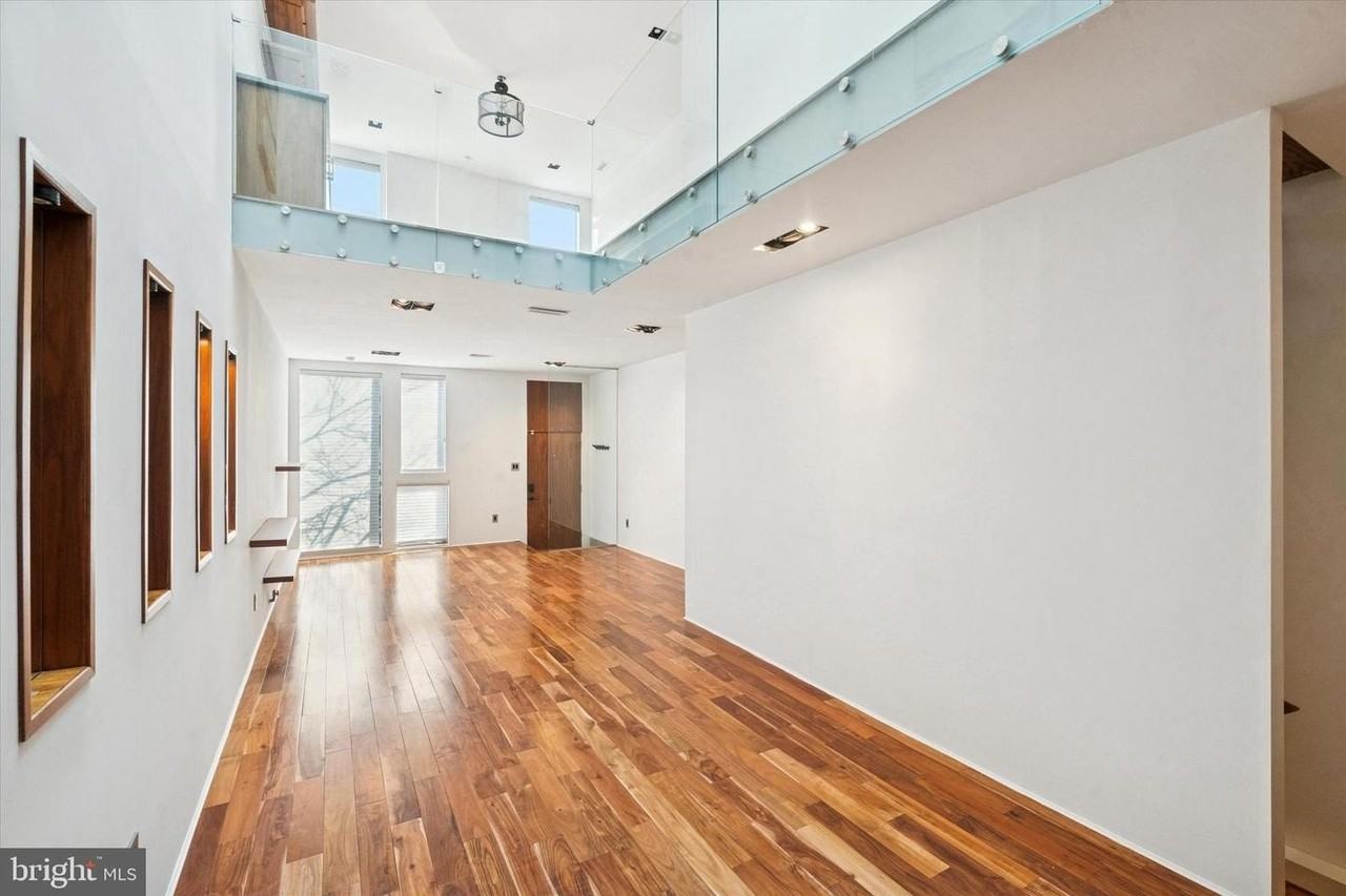 2249 Fitzwater St - Photo 5 of 35