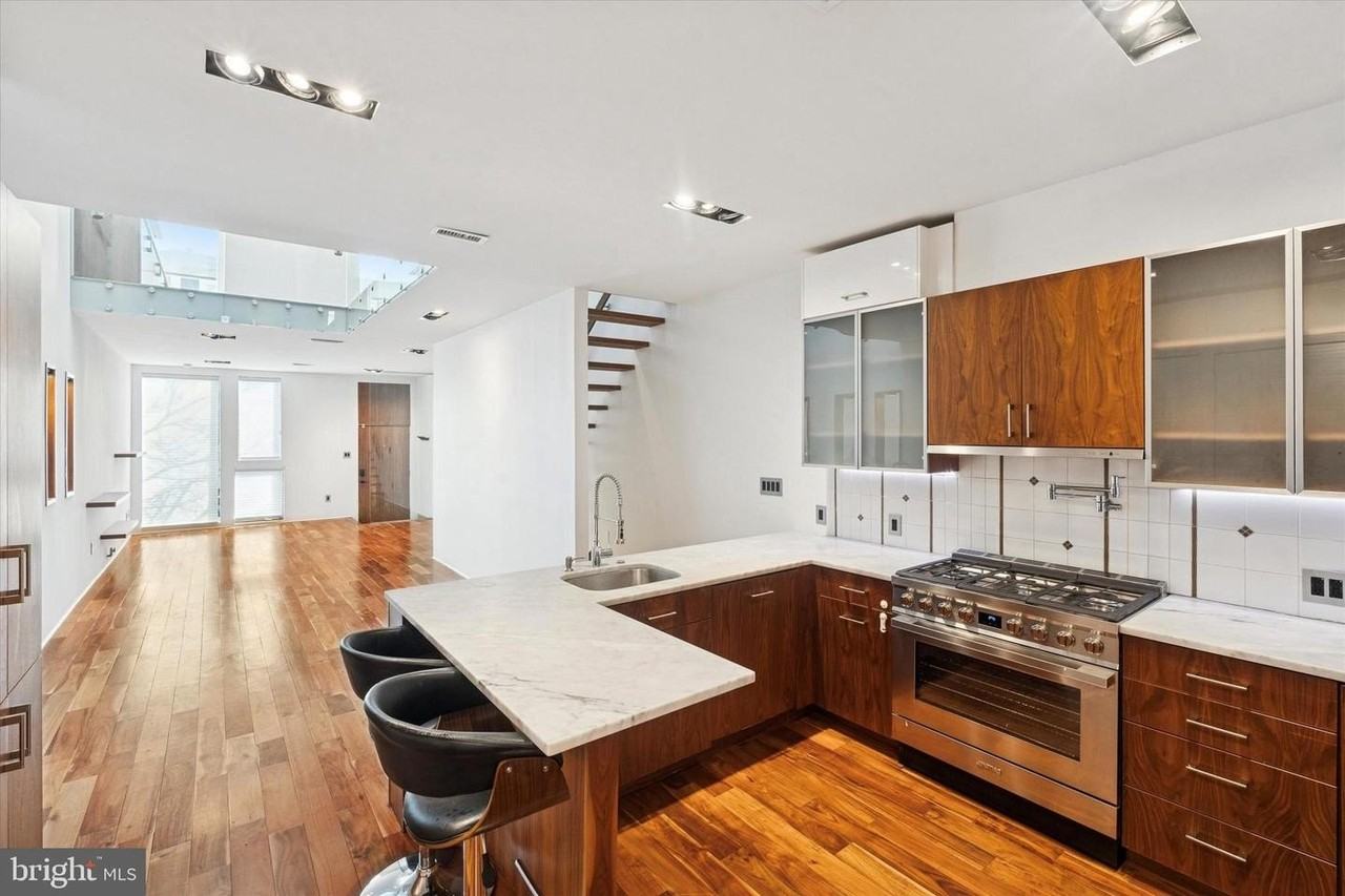 2249 Fitzwater St - Photo 7 of 35