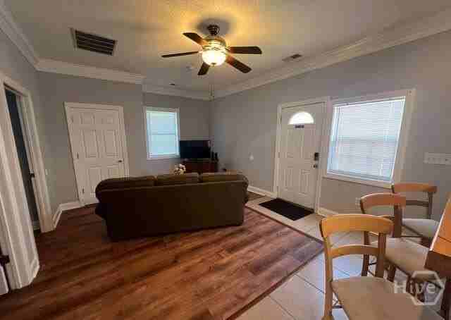 285 Savannah Ave - Photo 3 of 9