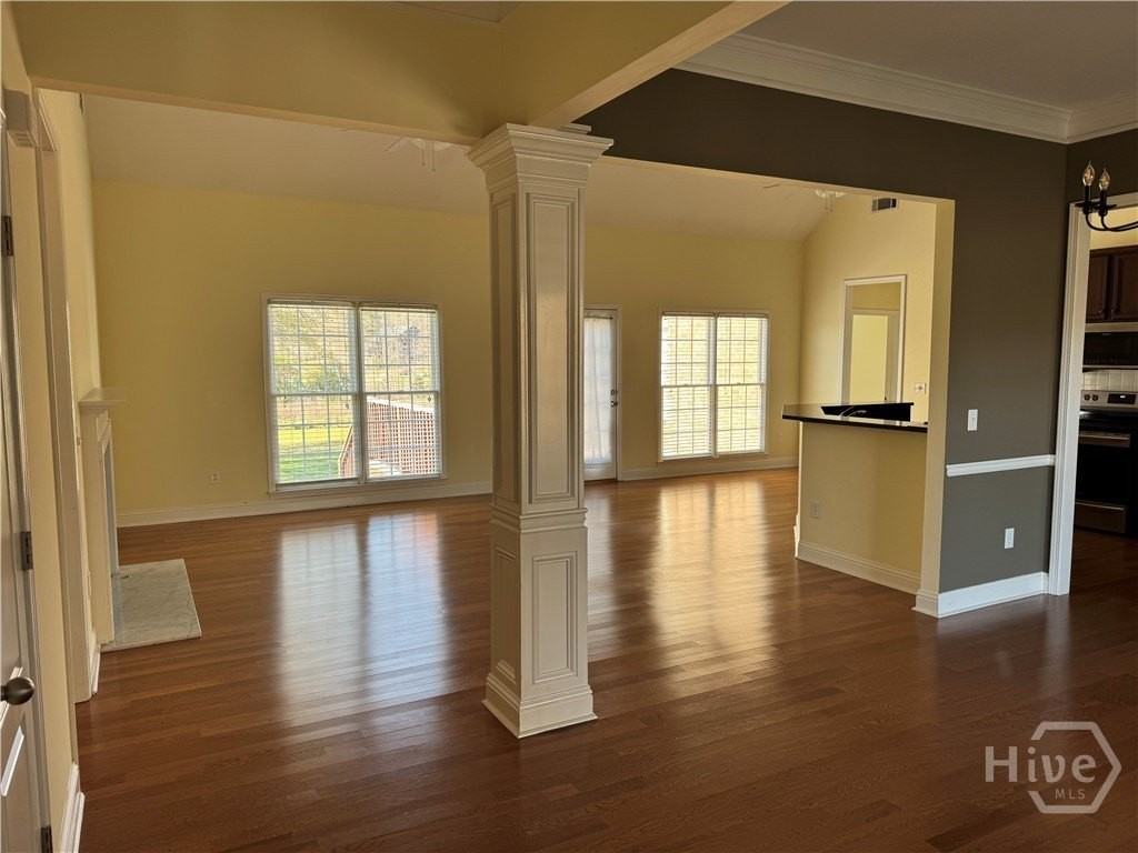 1040 Willowynd Pt - Photo 2 of 32