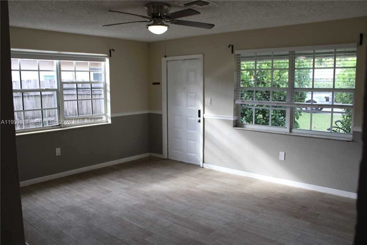 2740 Sw 46th St #2 - Photo 3 of 27