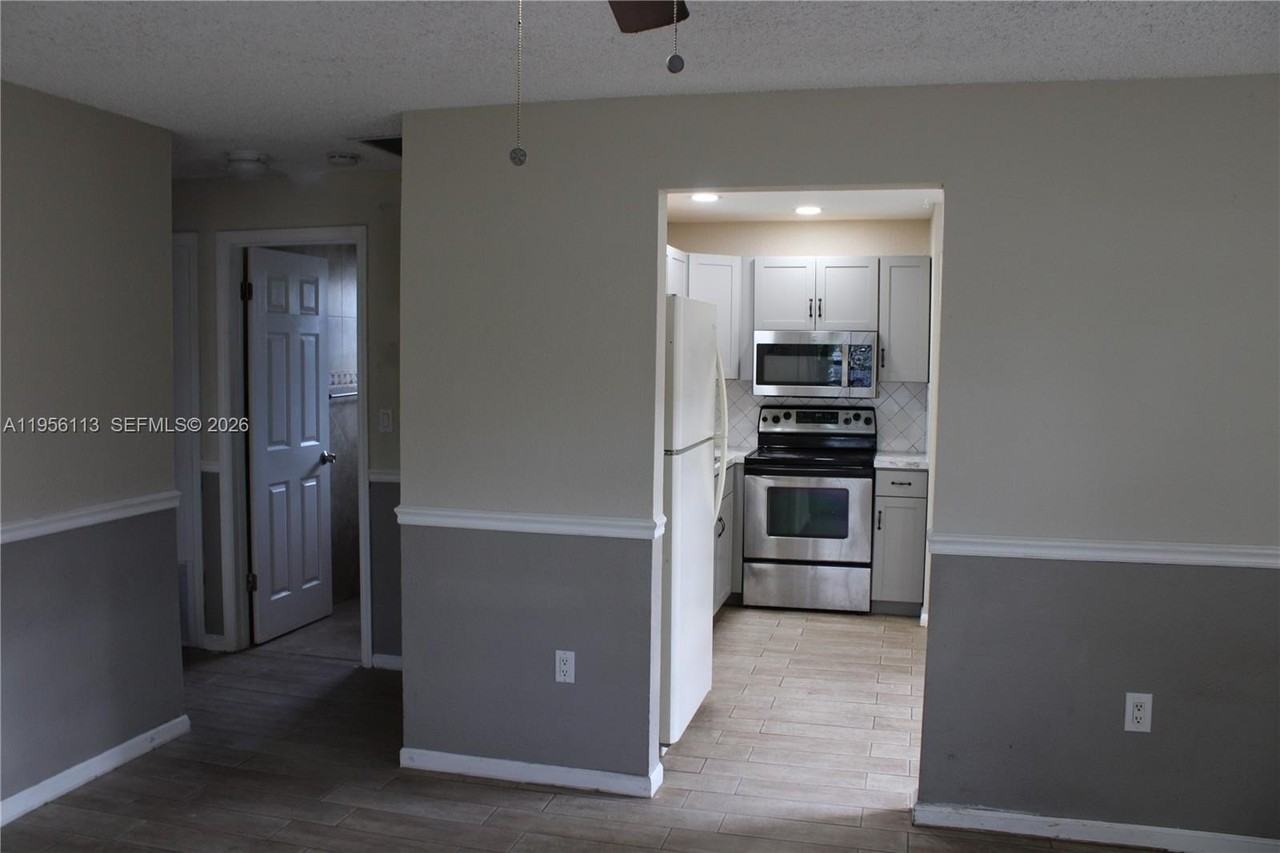 2740 Sw 46th St #2 - Photo 4 of 27