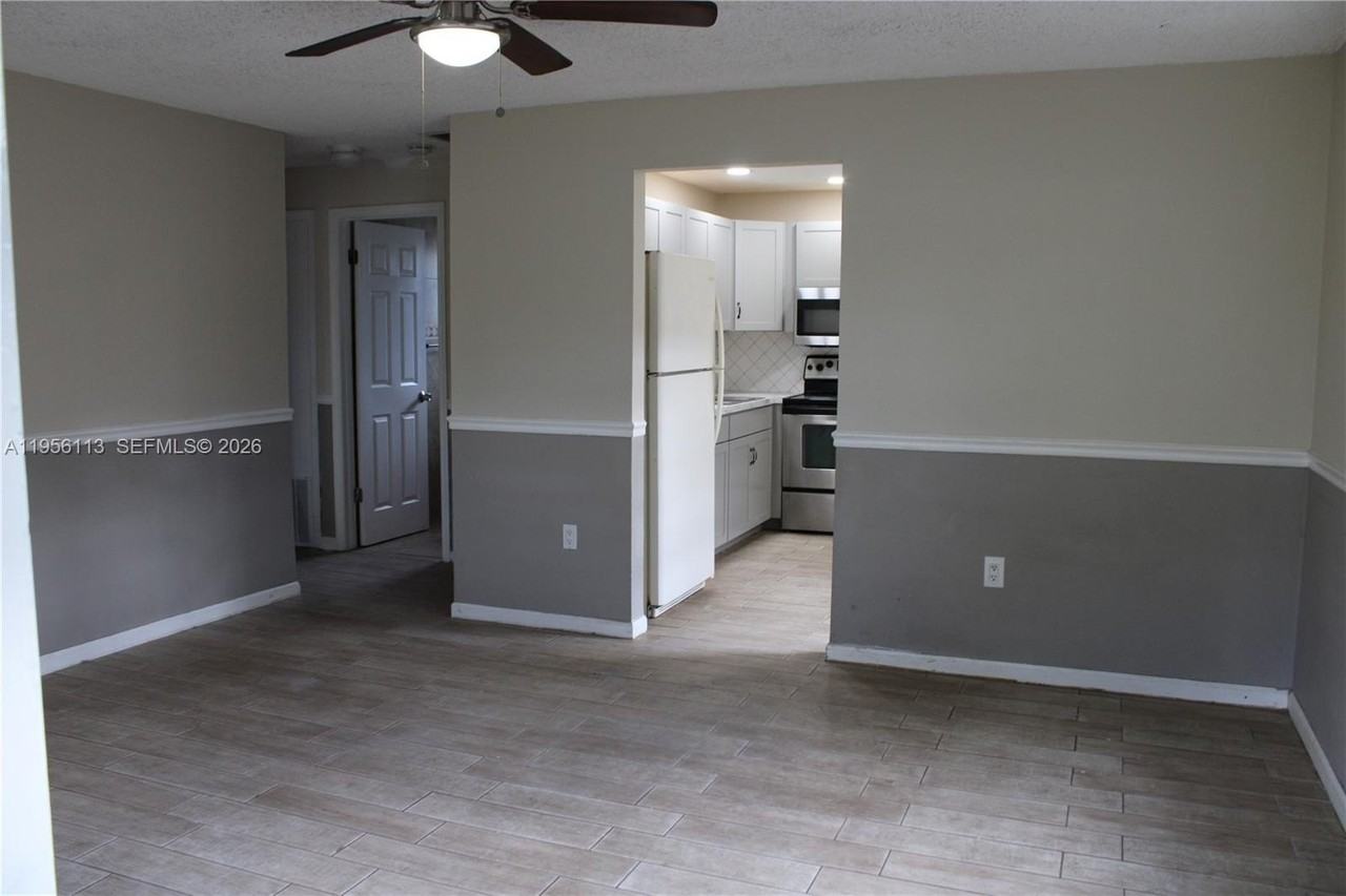 2740 Sw 46th St #2 - Photo 5 of 27