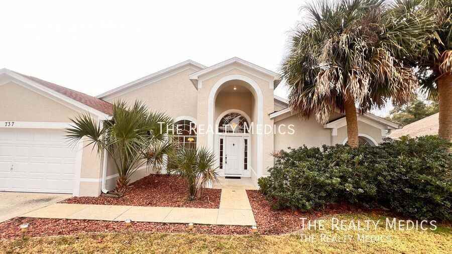 737 Lagoon Dr - Photo 2 of 39