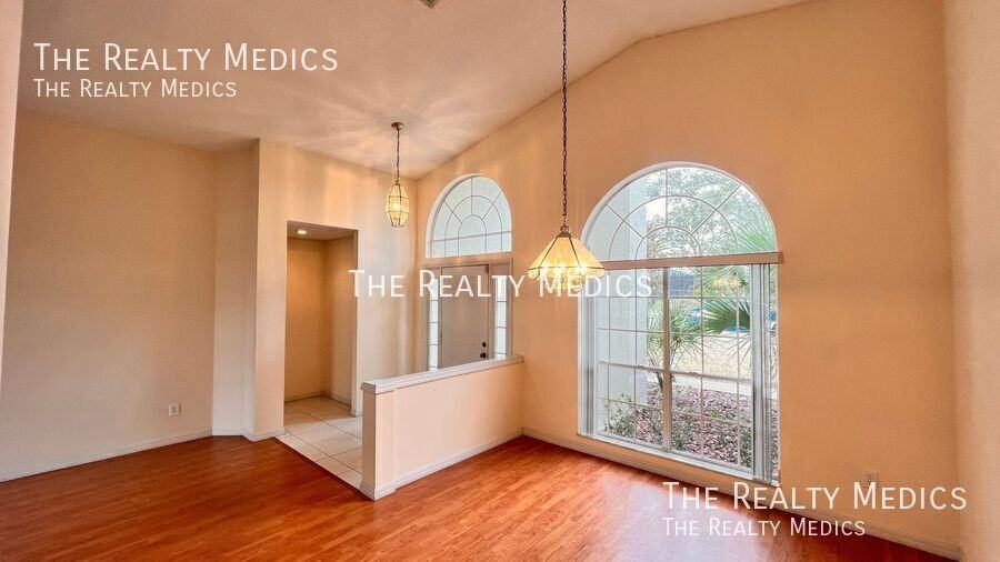 737 Lagoon Dr - Photo 5 of 39