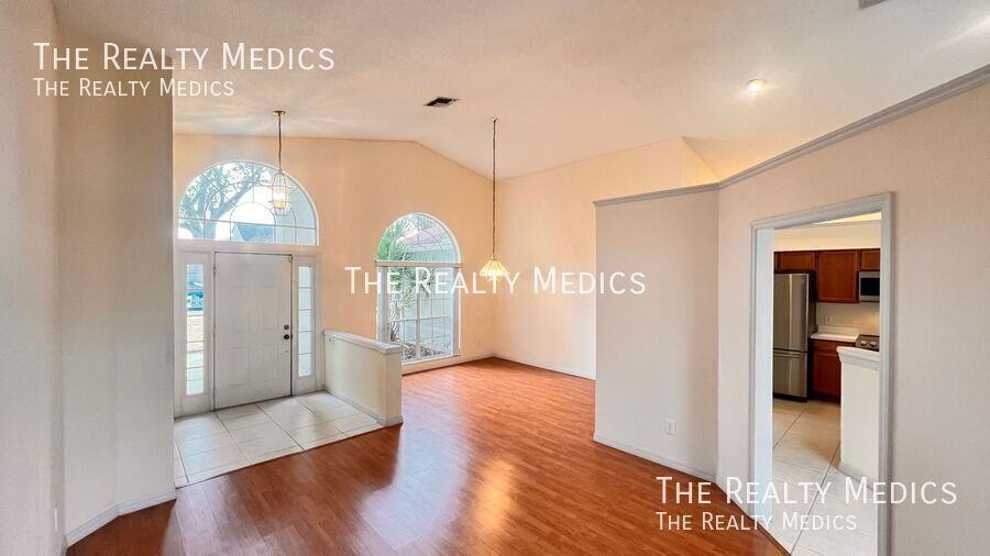 737 Lagoon Dr - Photo 6 of 39