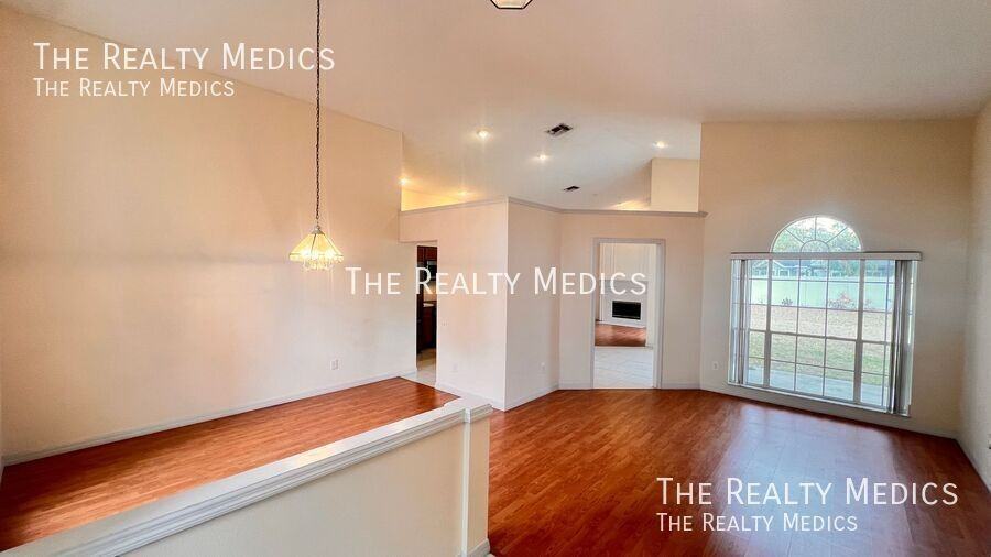 737 Lagoon Dr - Photo 7 of 39