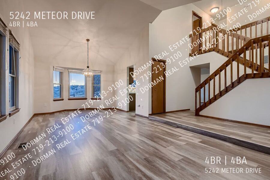 5242 Meteor Dr - Photo 3 of 27