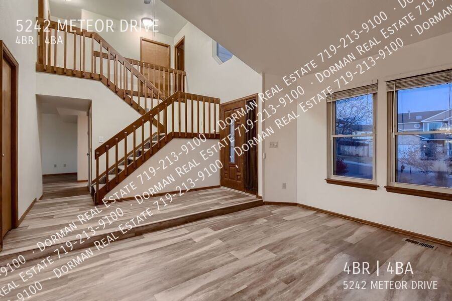 5242 Meteor Dr - Photo 4 of 27