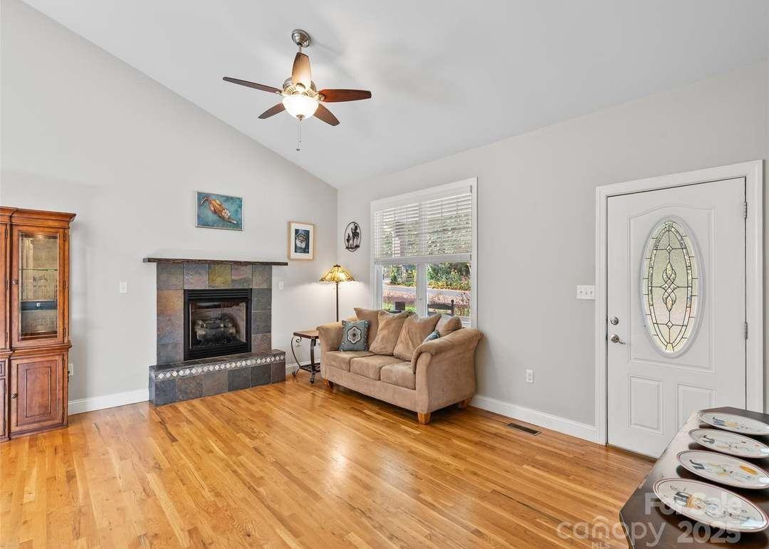 73 Honeysuckle Ln - Photo 5 of 21