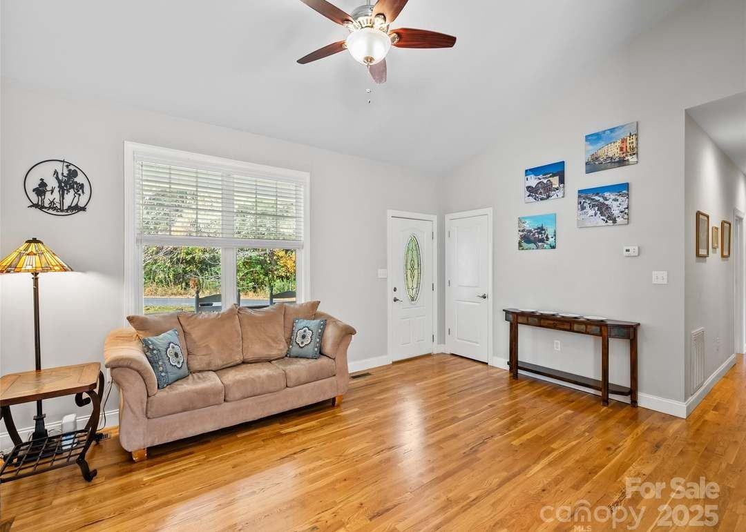 73 Honeysuckle Ln - Photo 6 of 21