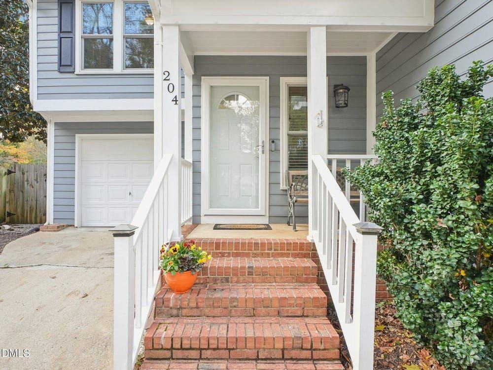 204 Leeward Ct - Photo 2 of 24