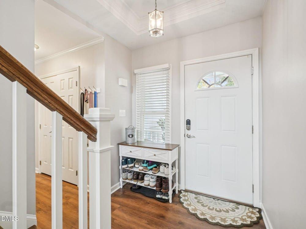 204 Leeward Ct - Photo 3 of 24