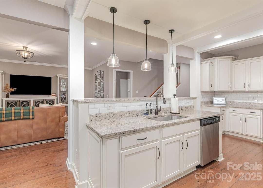 8222 Aspen Ct - Photo 3 of 24