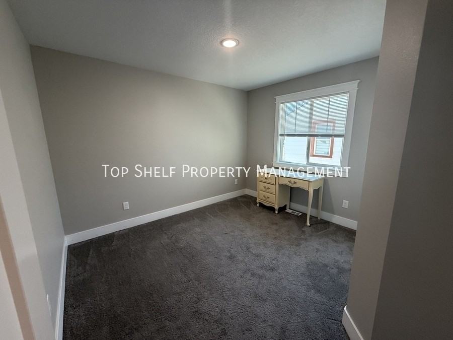 501 Kirkwood Ave - Photo 7 of 17