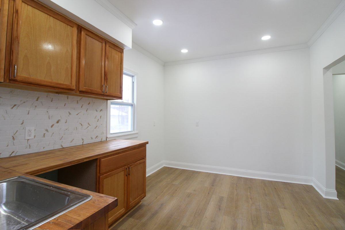 2979 W Grand St - Photo 5 of 11