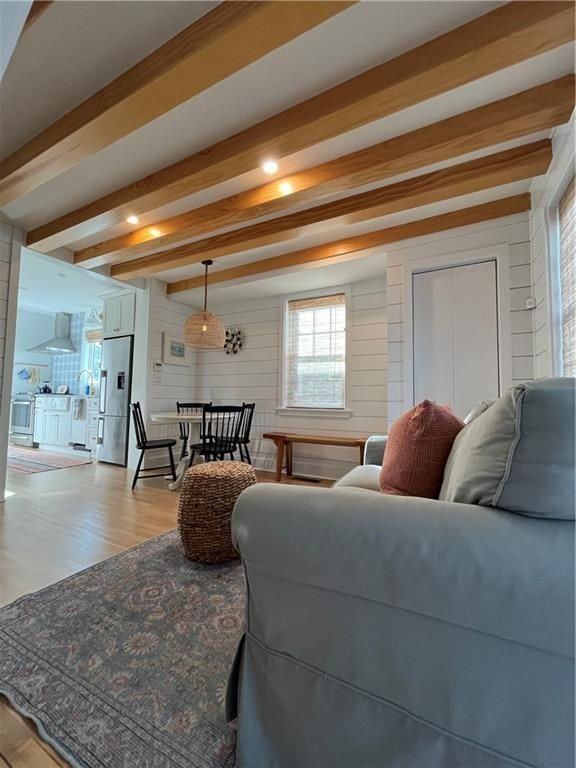 21 Connection St - Photo 5 of 30