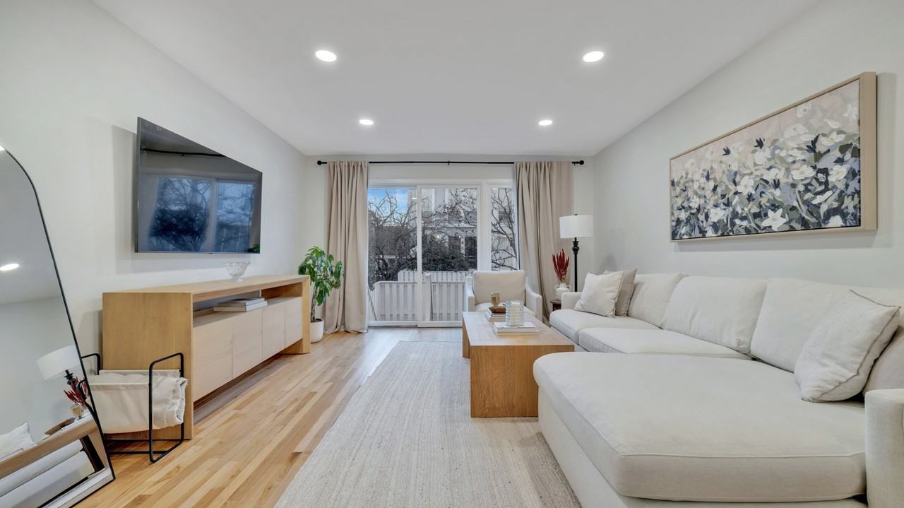 146 G St Sw - Photo 2 of 19