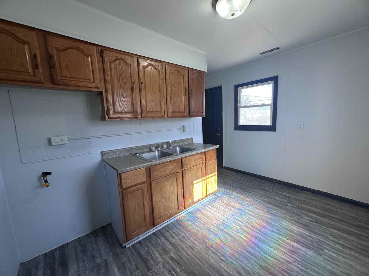 1005 Giddings St - Photo 2 of 13