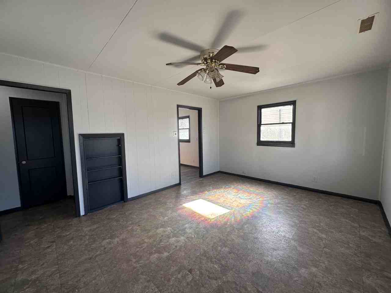 1005 Giddings St - Photo 6 of 13