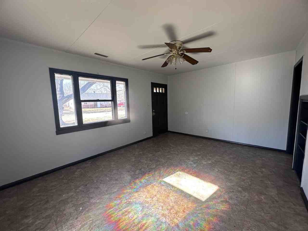 1005 Giddings St - Photo 7 of 13