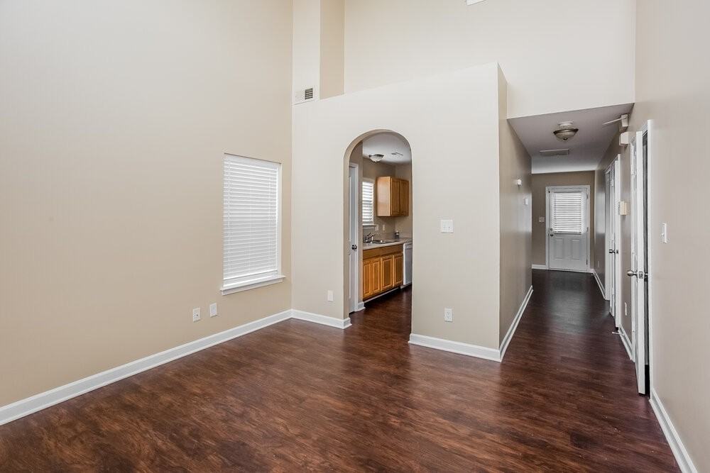 102 Glencroft Dr - Photo 6 of 17