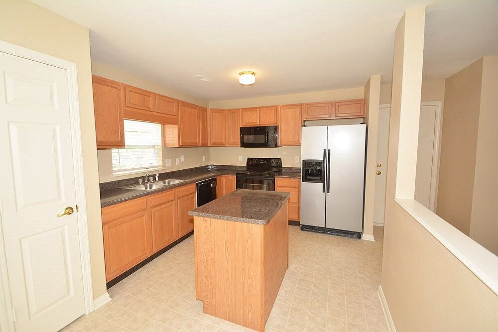 4768 Beach Club Dr - Photo 7 of 29