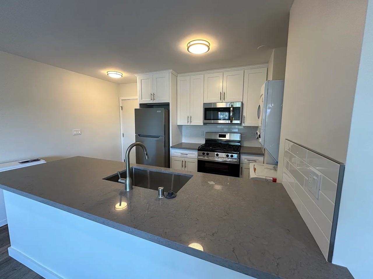 1754 Pine Avenue #6 - Photo 4 of 15