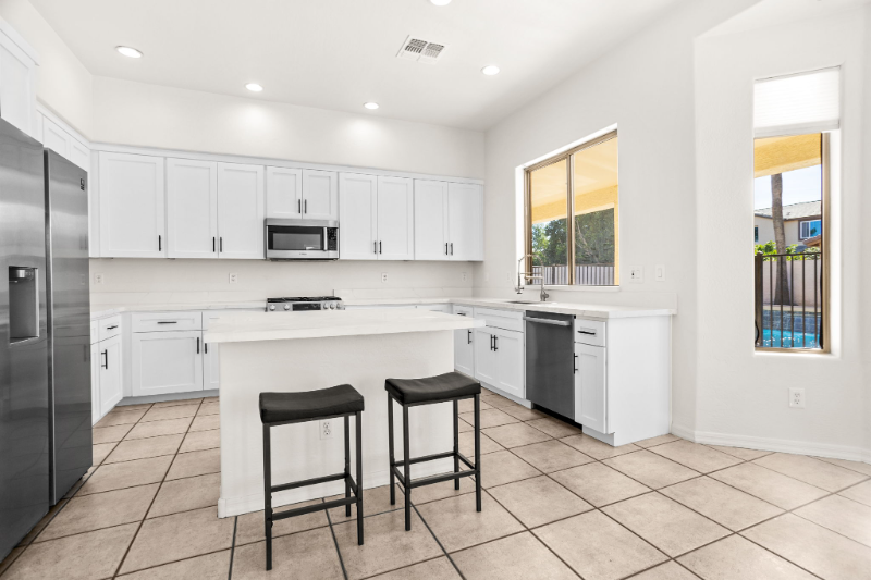 1247 E Kenwood St - Photo 5 of 27