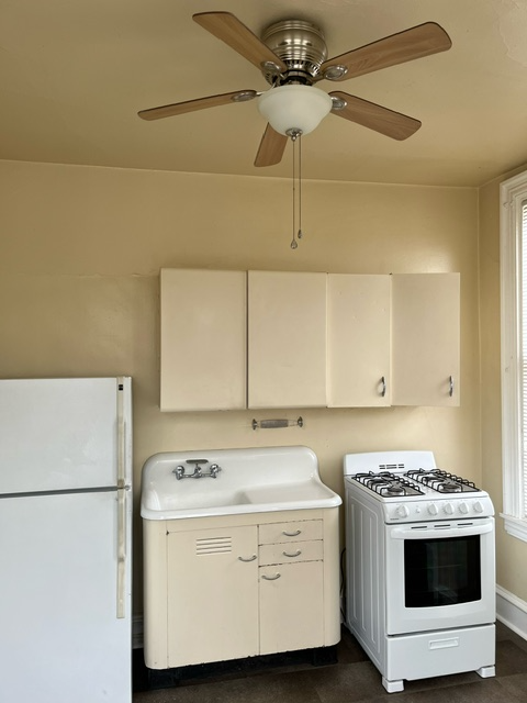 208 Summit Ave - Photo 4 of 12