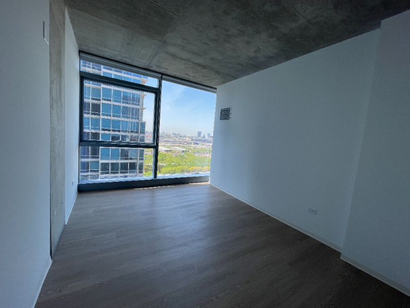 1427 S Wabash Ave - Photo 3 of 8