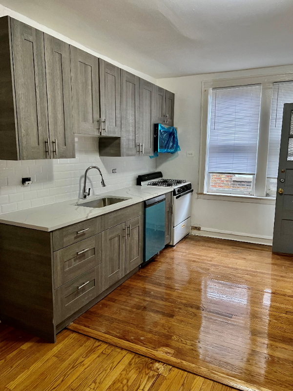 5031 N Harding Ave Apt 3w #3W - Photo 2 of 10