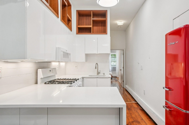 237 3rd St #1L - Photo 5 of 13