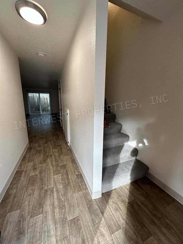 1001 Northeast 25th Avenue #14 - Photo 5 of 19