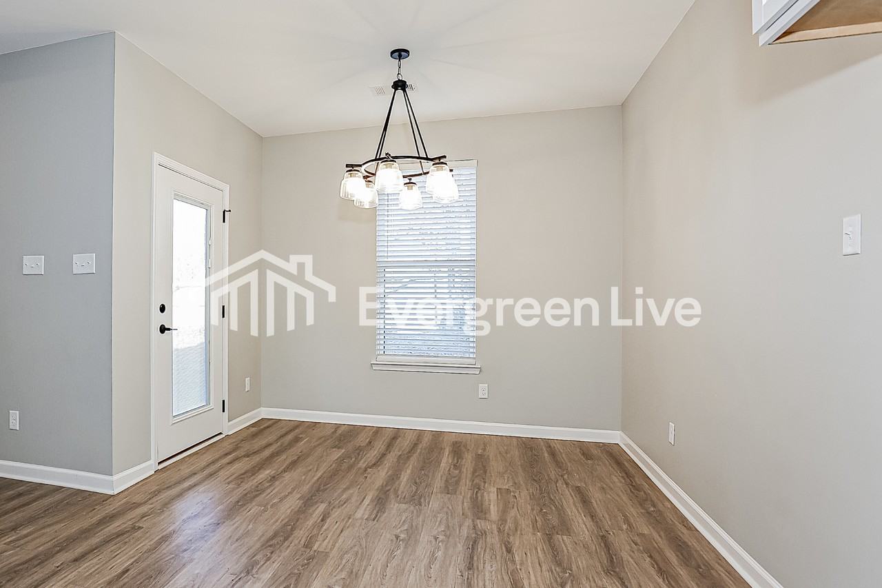 4564 Western Woods Dr - Photo 4 of 15