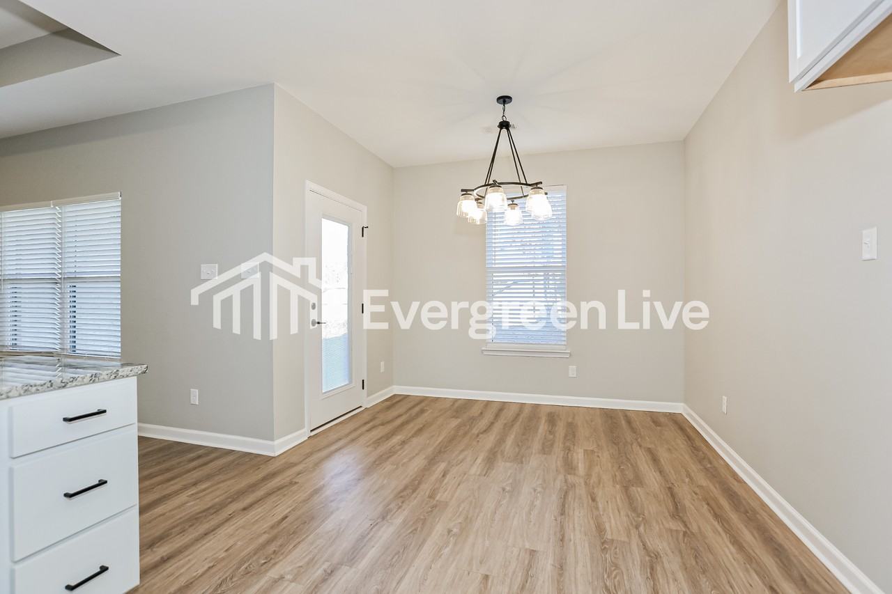 4564 Western Woods Dr - Photo 5 of 15