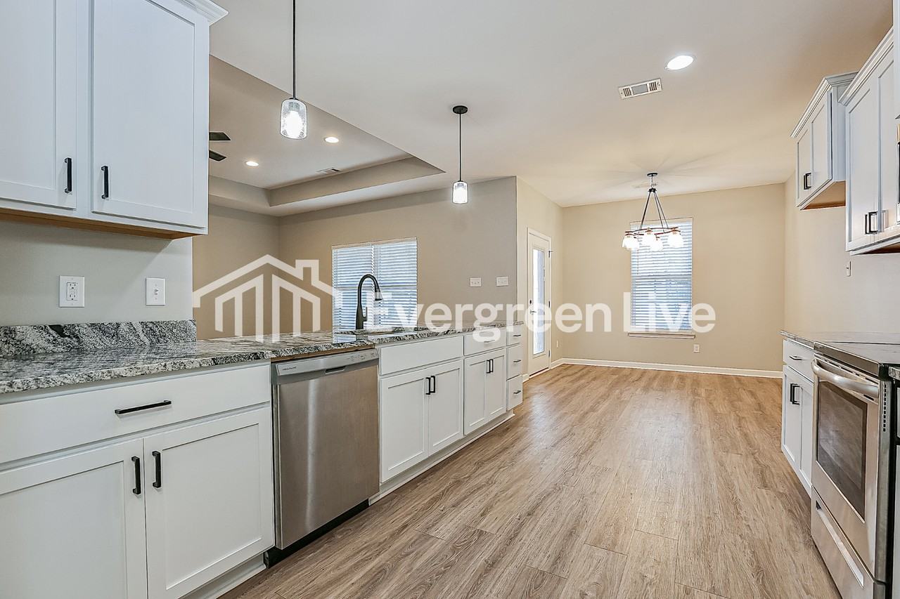 4564 Western Woods Dr - Photo 7 of 15