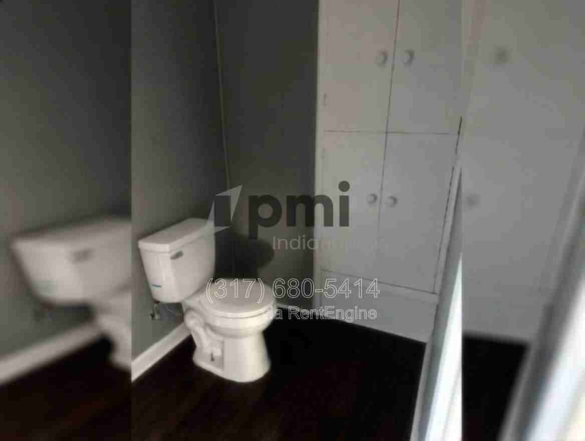 215 1 2 S Madison Ave - Photo 3 of 10