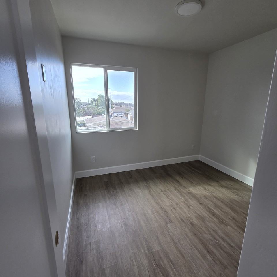 738 Duval Street #B - Photo 3 of 8