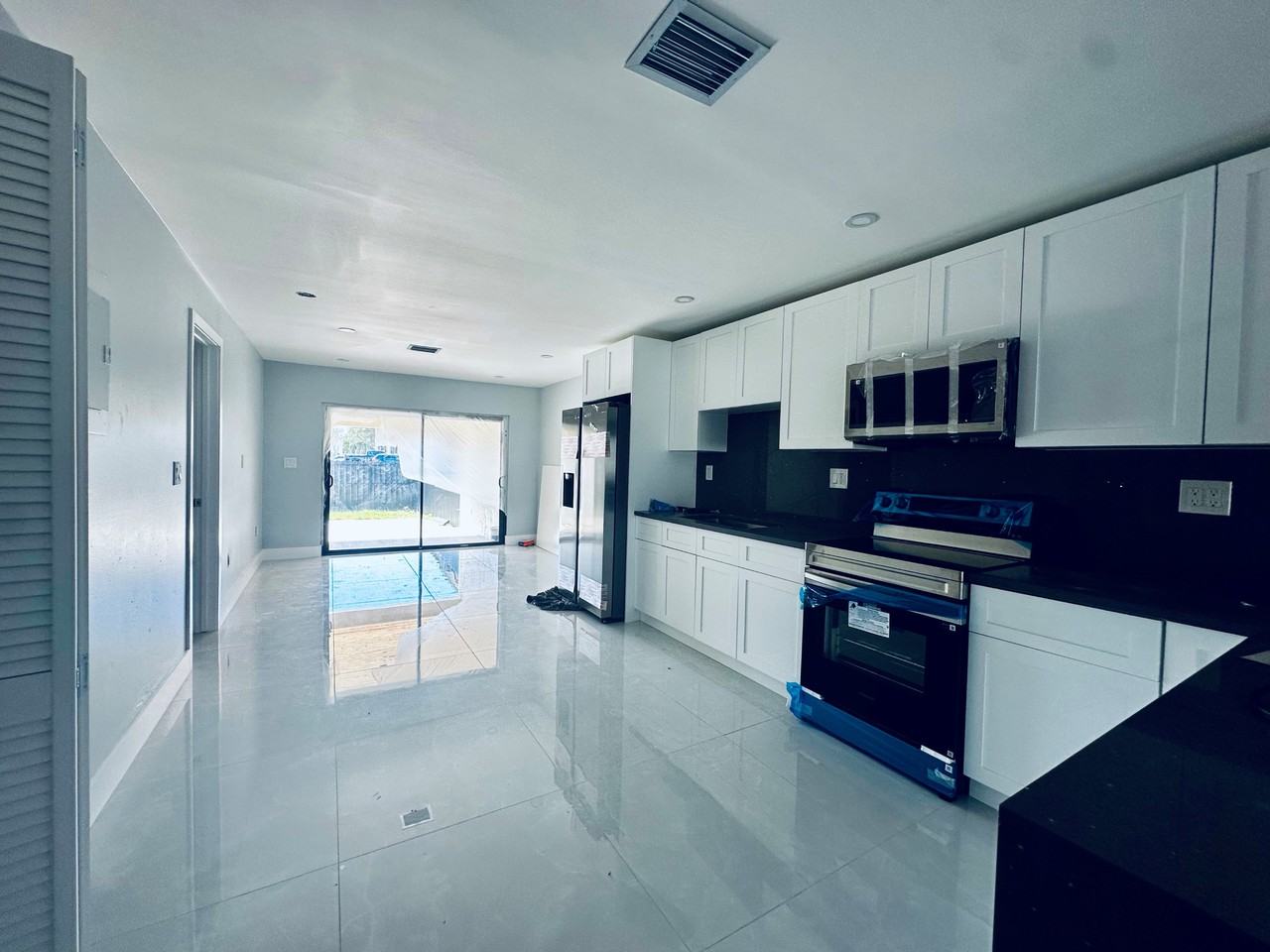 9630 Sw Grand Canal Dr #NA - Photo 3 of 10