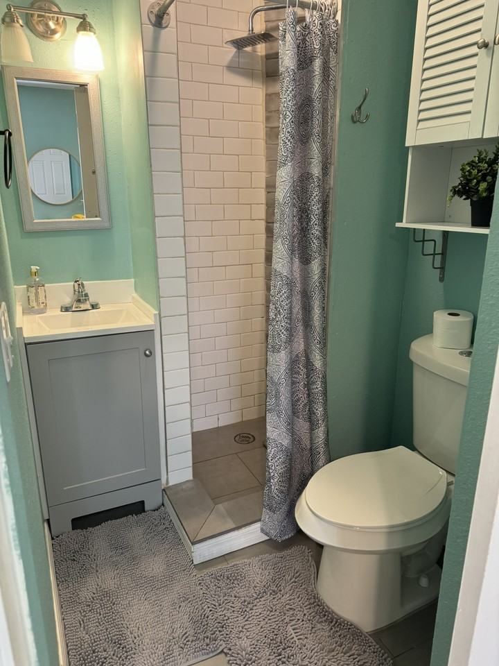 10883 70th Ave #B - Photo 3 of 8