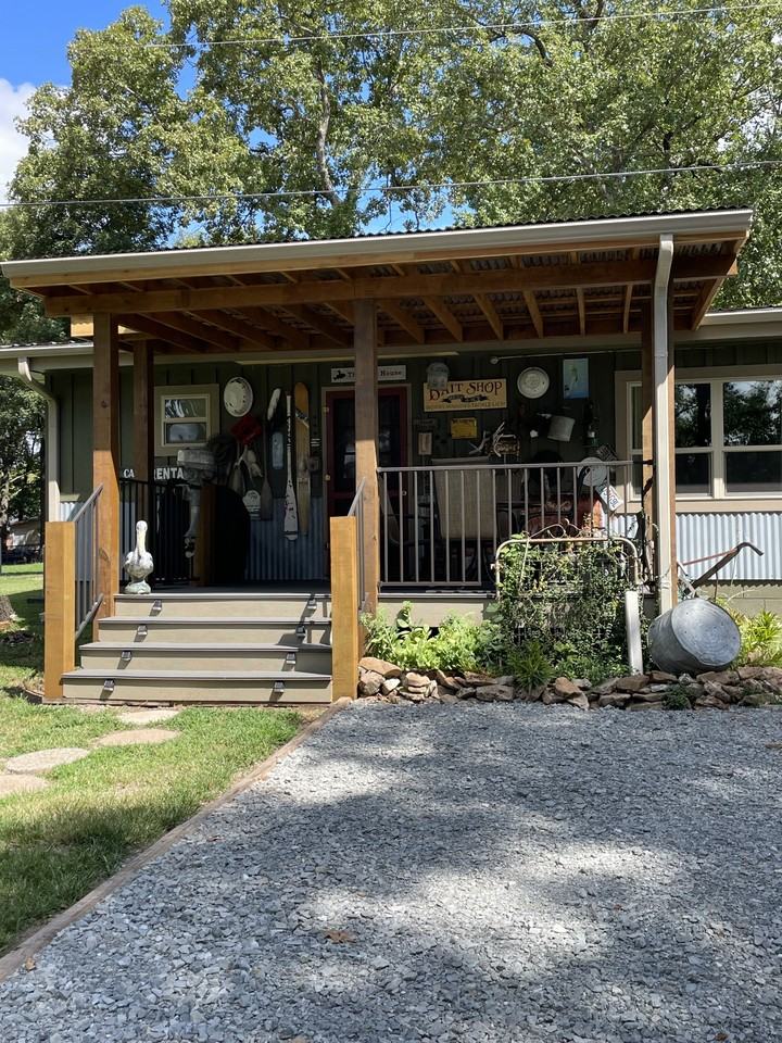 1116 W 17th St #B - Photo 4 of 21