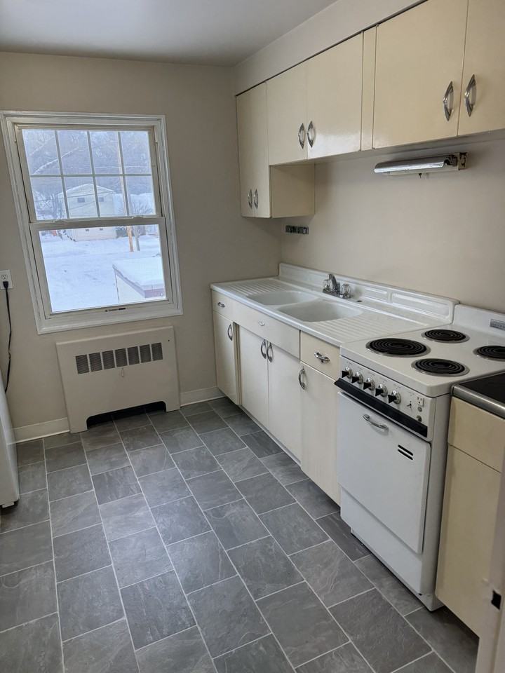 1619 W 3rd St #31 - Photo 2 of 8